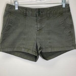 GAP Olive Green Shorts SZ 6 Mid Rise Y2K 3 Inch inseam